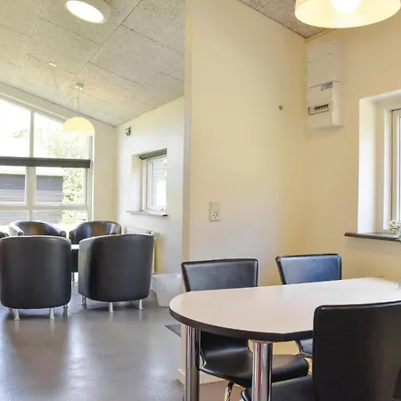 Pet Friendly In With Kitchen Holiday home *