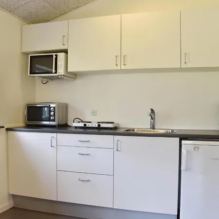 Pet Friendly In With Kitchen Spjald